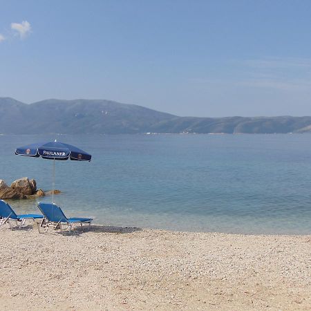 Vila Oasis Radhime Appartamento Vlorë Esterno foto