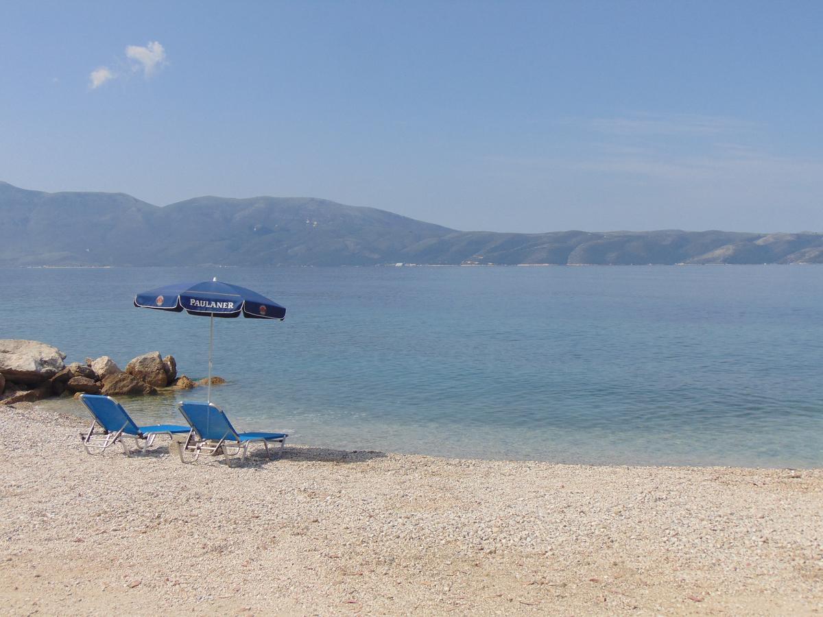 Vila Oasis Radhime Appartamento Vlorë Esterno foto